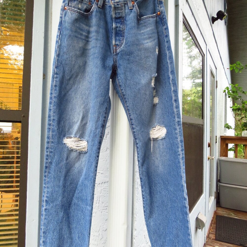 Levis 501 button Fly Womens Jeans 27/29 straight leg distressed legs high rise
